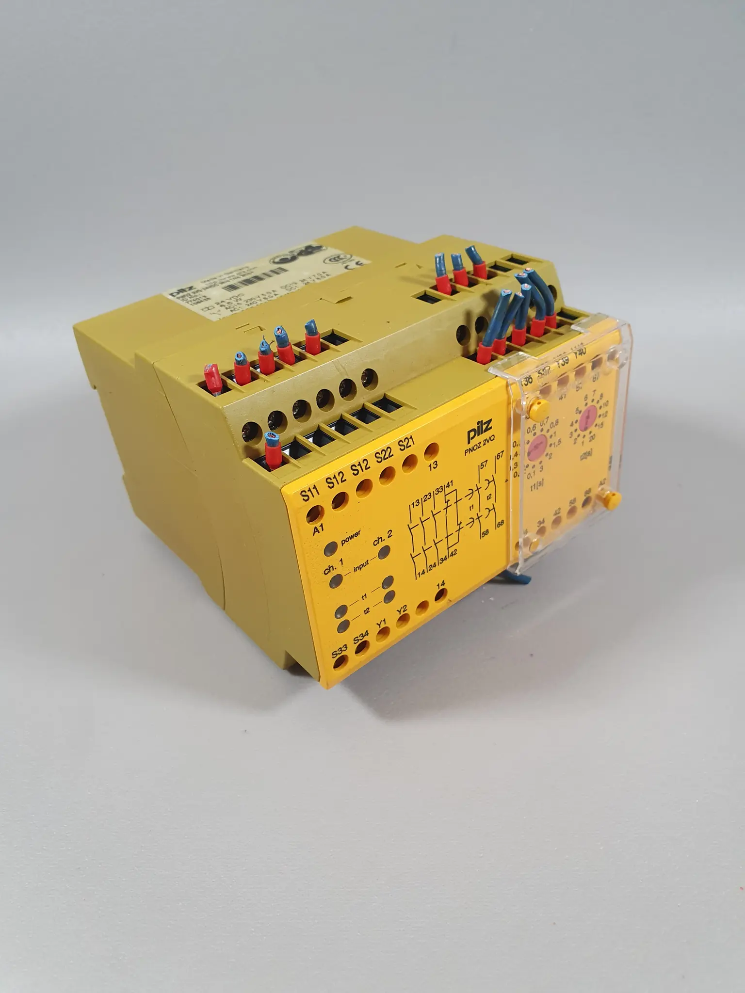 Produktfoto 1 von Pilz PNOZ 2VQ 24VDC 3n/o 1n/c 2n/o t 774013