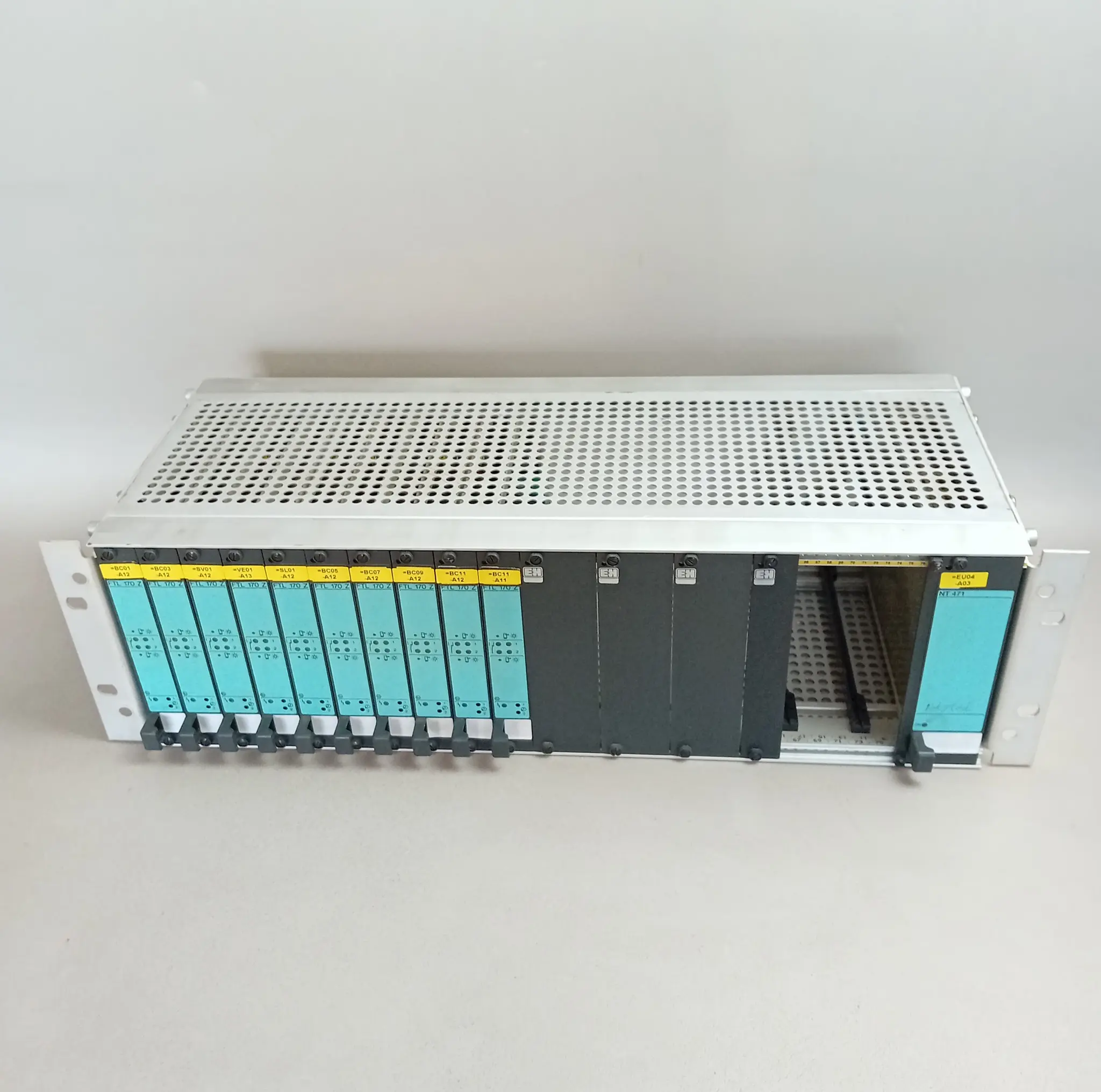 Produktfoto 1 von Endress Hauser Rack NT 471 + 10 x FTL 170 Z