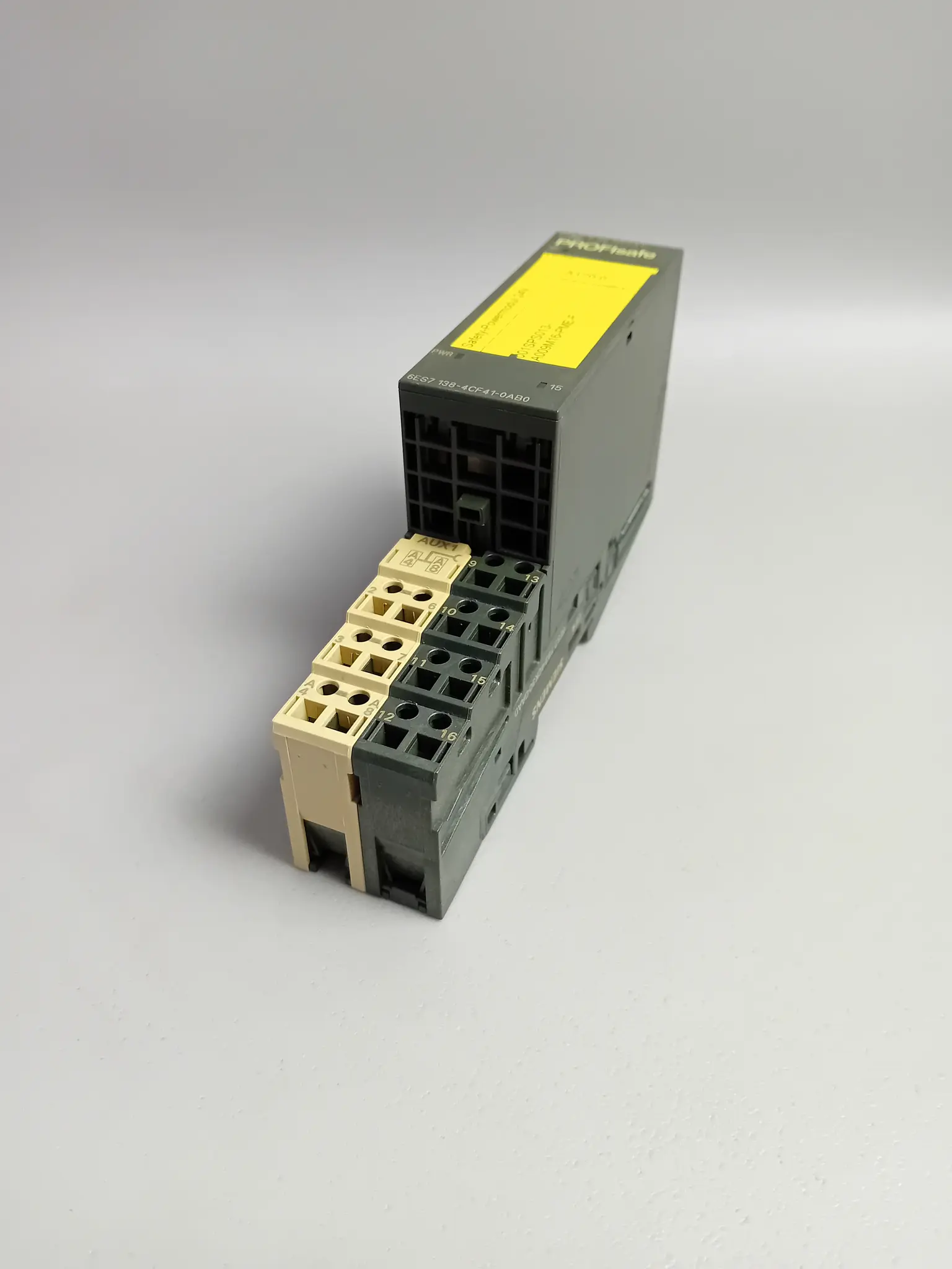 Produktfoto 1 von Siemens 6ES7 138-4CF41-0AB0 + Sockel
