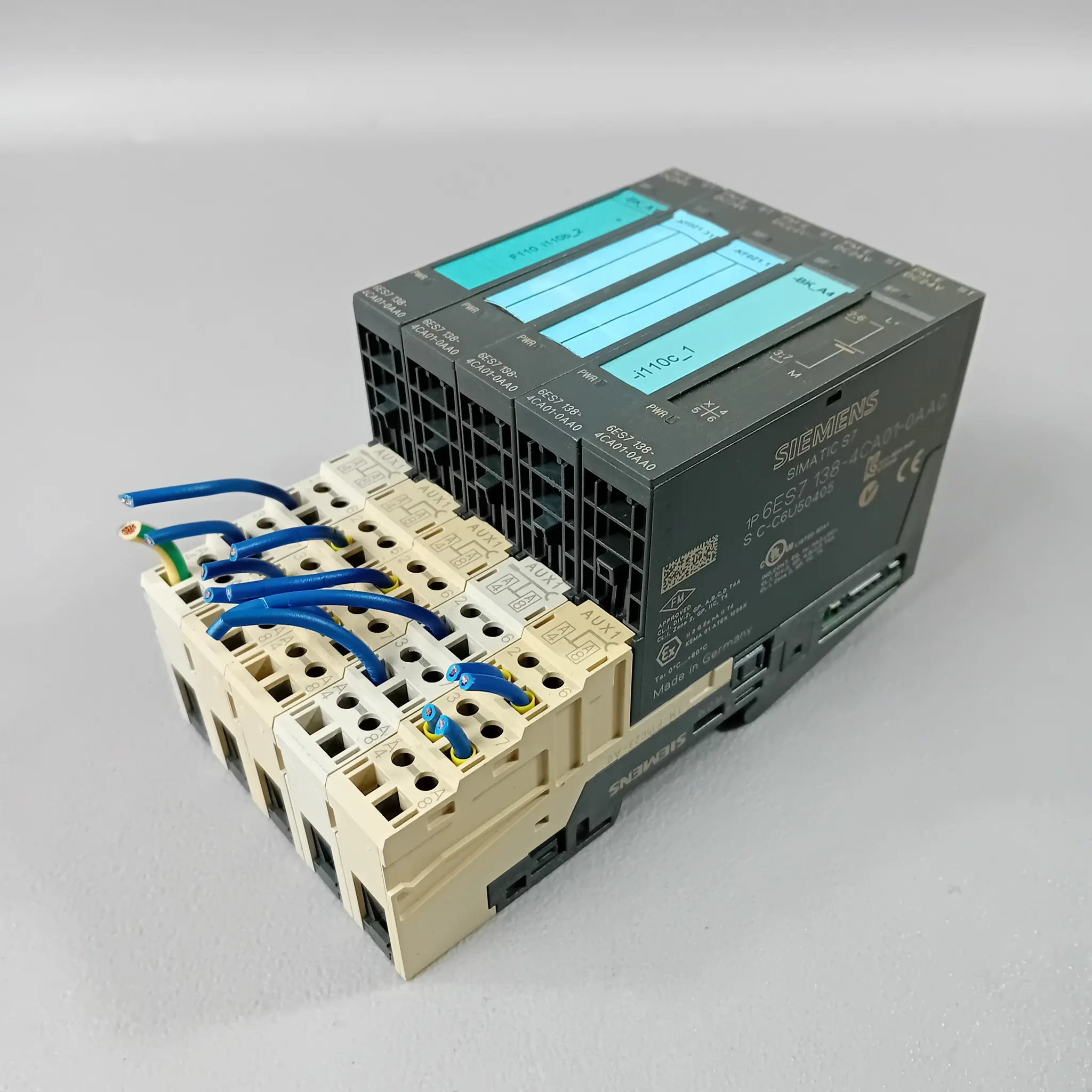 Produktfoto 1 von Siemens 6ES7 138-4CA01-0AA0 / 6ES7138-4CA01-0AA0 5er Pack mit Sockel