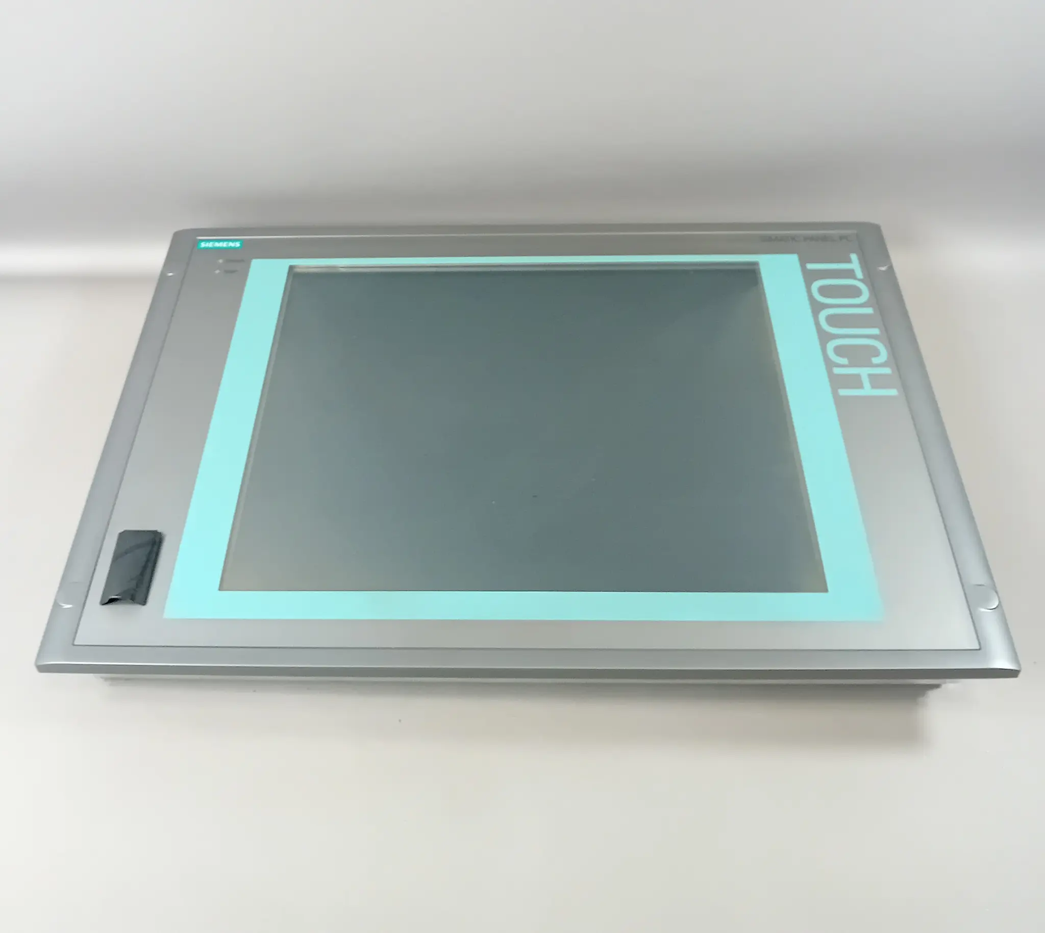 Produktfoto 1 von Siemens SIMATIC PANEL PC A5E00326002 Panel 15" Touch 677/877