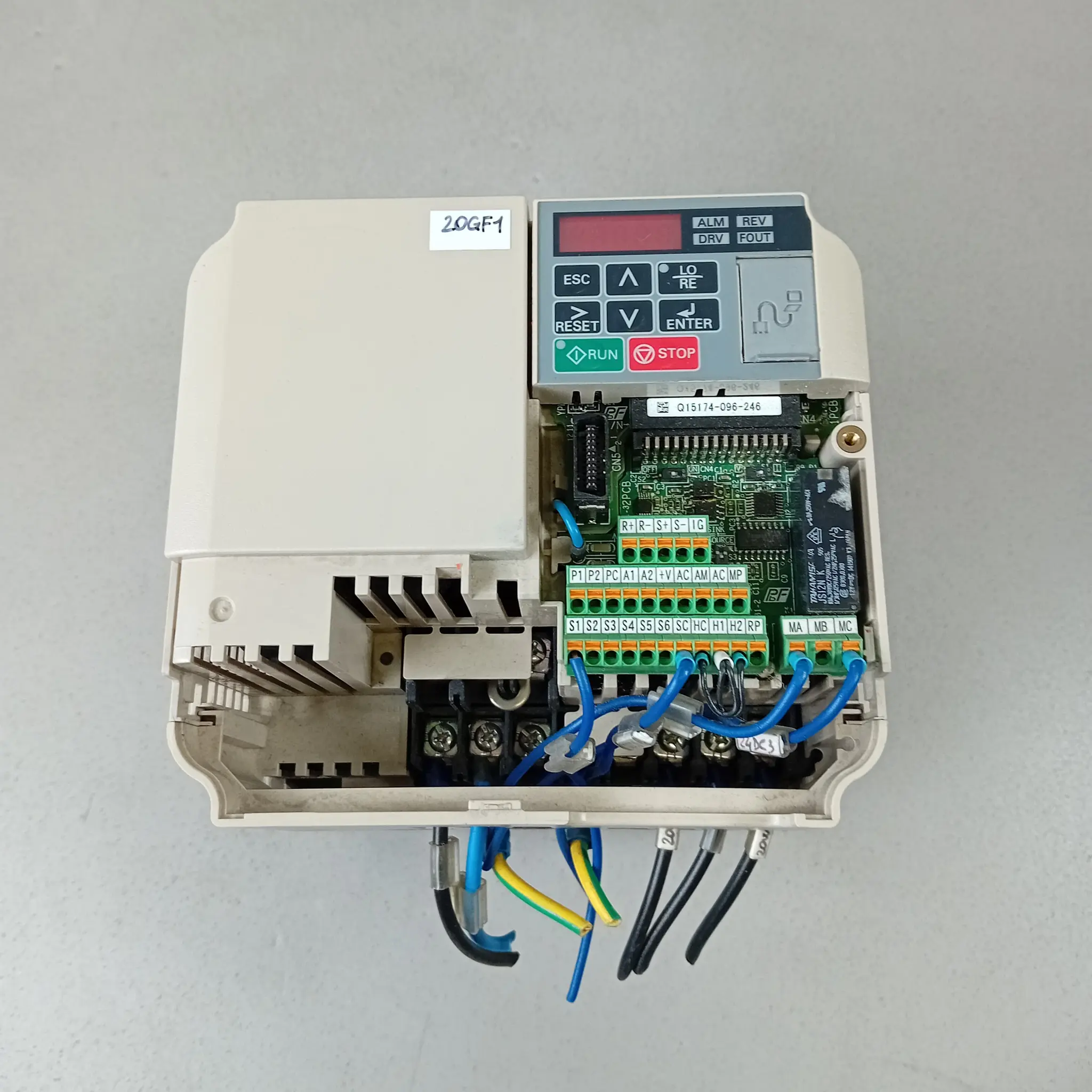 Produktfoto 1 von Yaskawa CIMR-VCBA0012BAA VZAB2P2BAA ohne Abdeckung