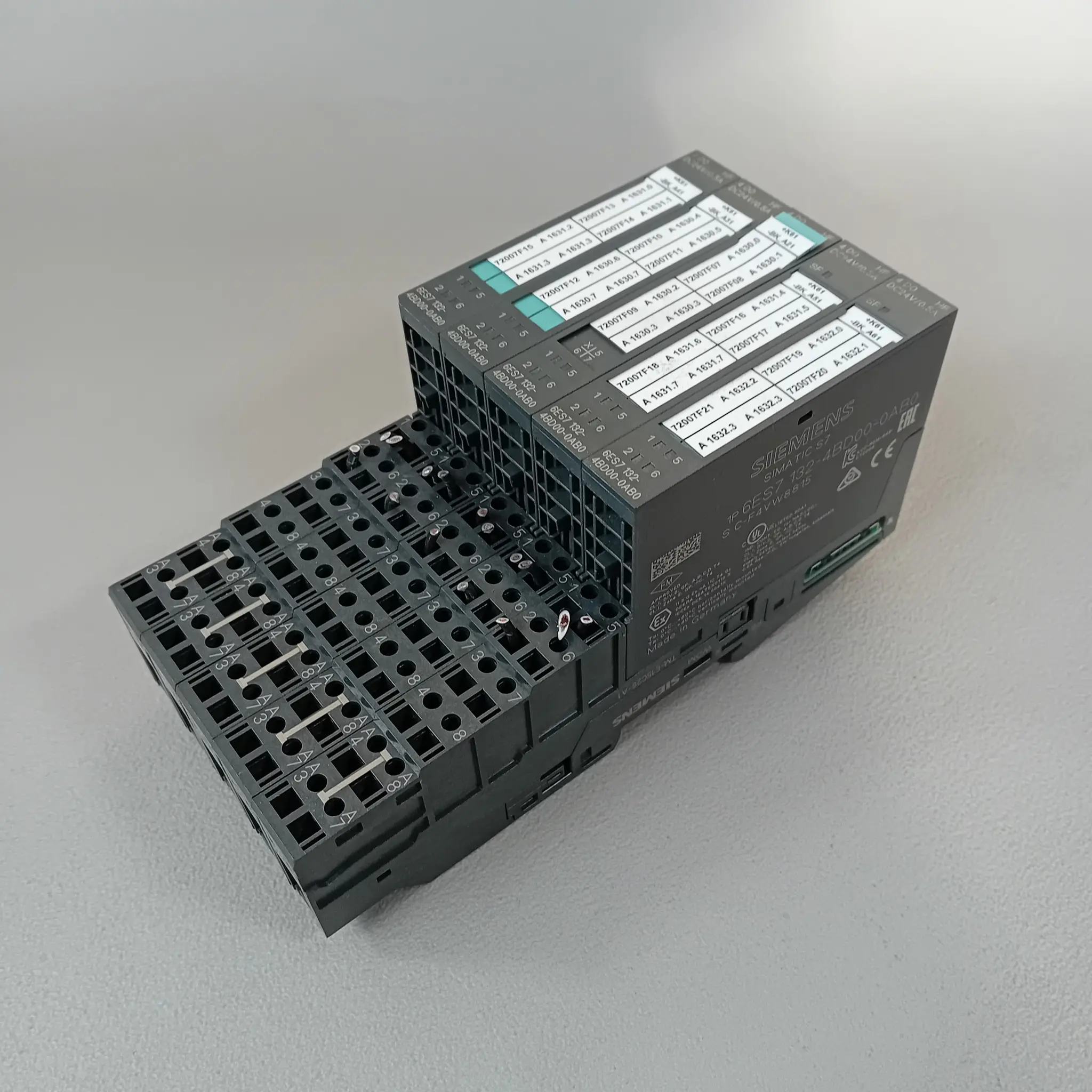 Produktfoto 1 von Siemens 6ES7 132-4BD00-0AB0 / 6ES7132-4BD00-0AB0 5er Pack inkl. Sockel