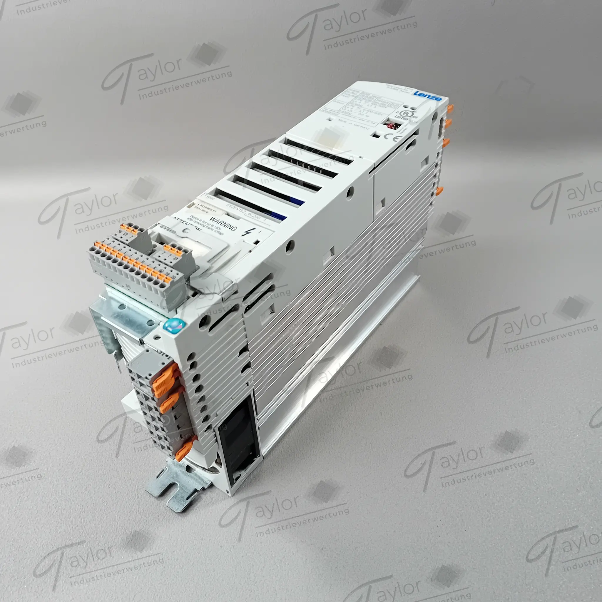 Produktfoto 1 von Lenze E82EV152_4C200 inkl. Stecker