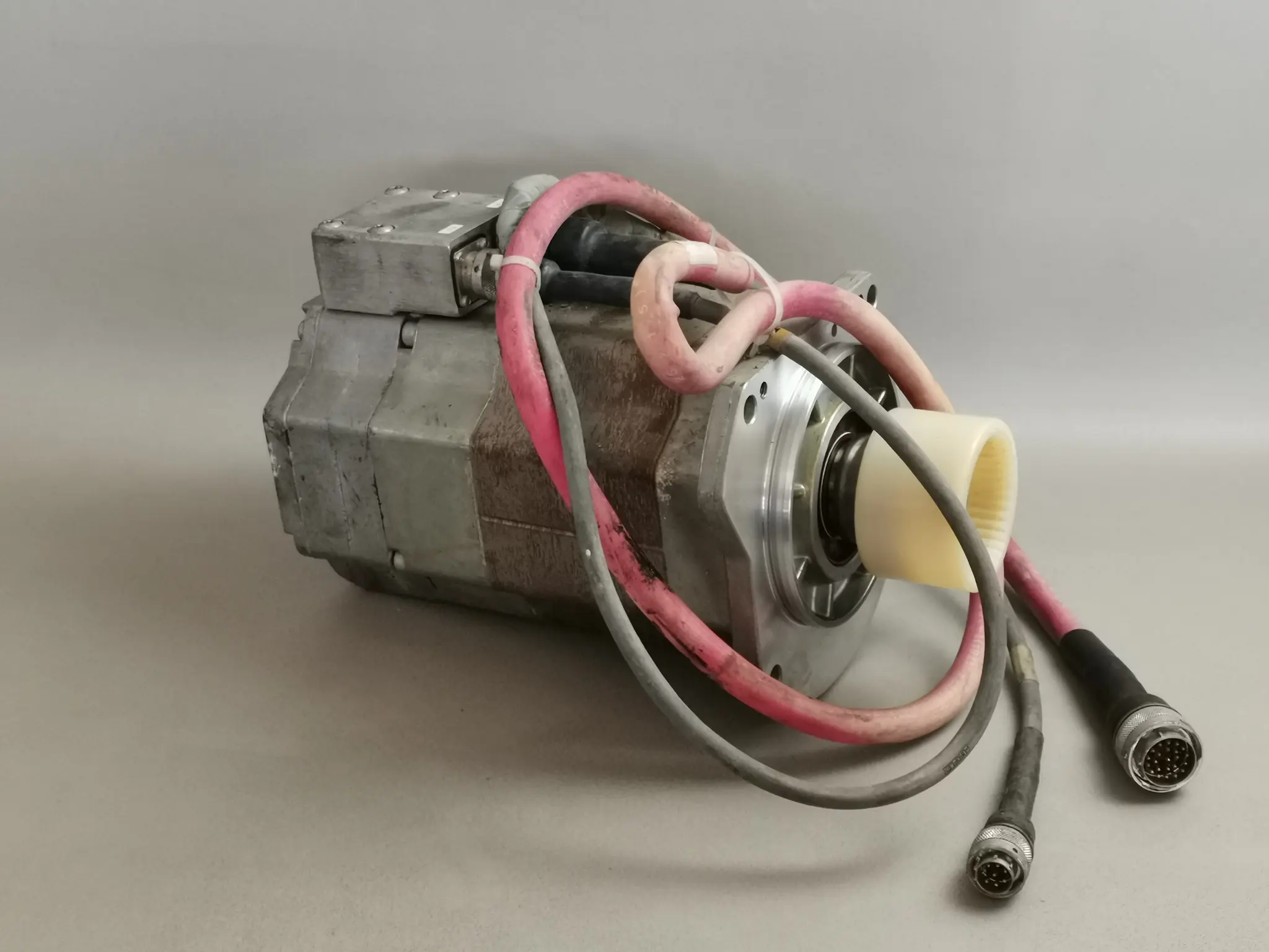 Produktfoto 1 von Siemens 1FK6084-6AZ21-9ZZ9-Z / ABB 3HAB6738-1/06 Servomotor mit Kabel