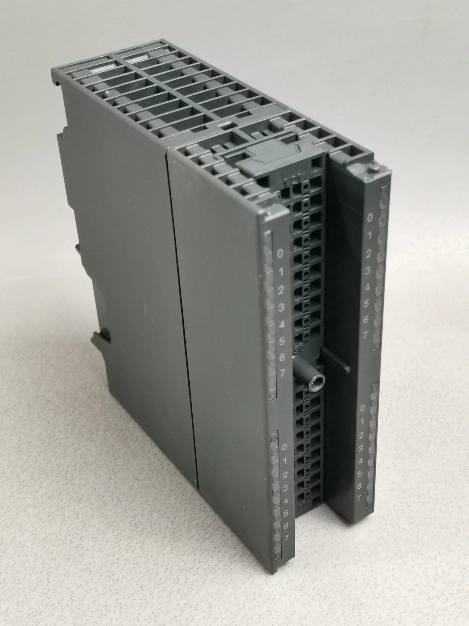 Produktfoto 1 von Siemens 6ES7 322-1BL00-0AA0 FS:10 ohne Klappe