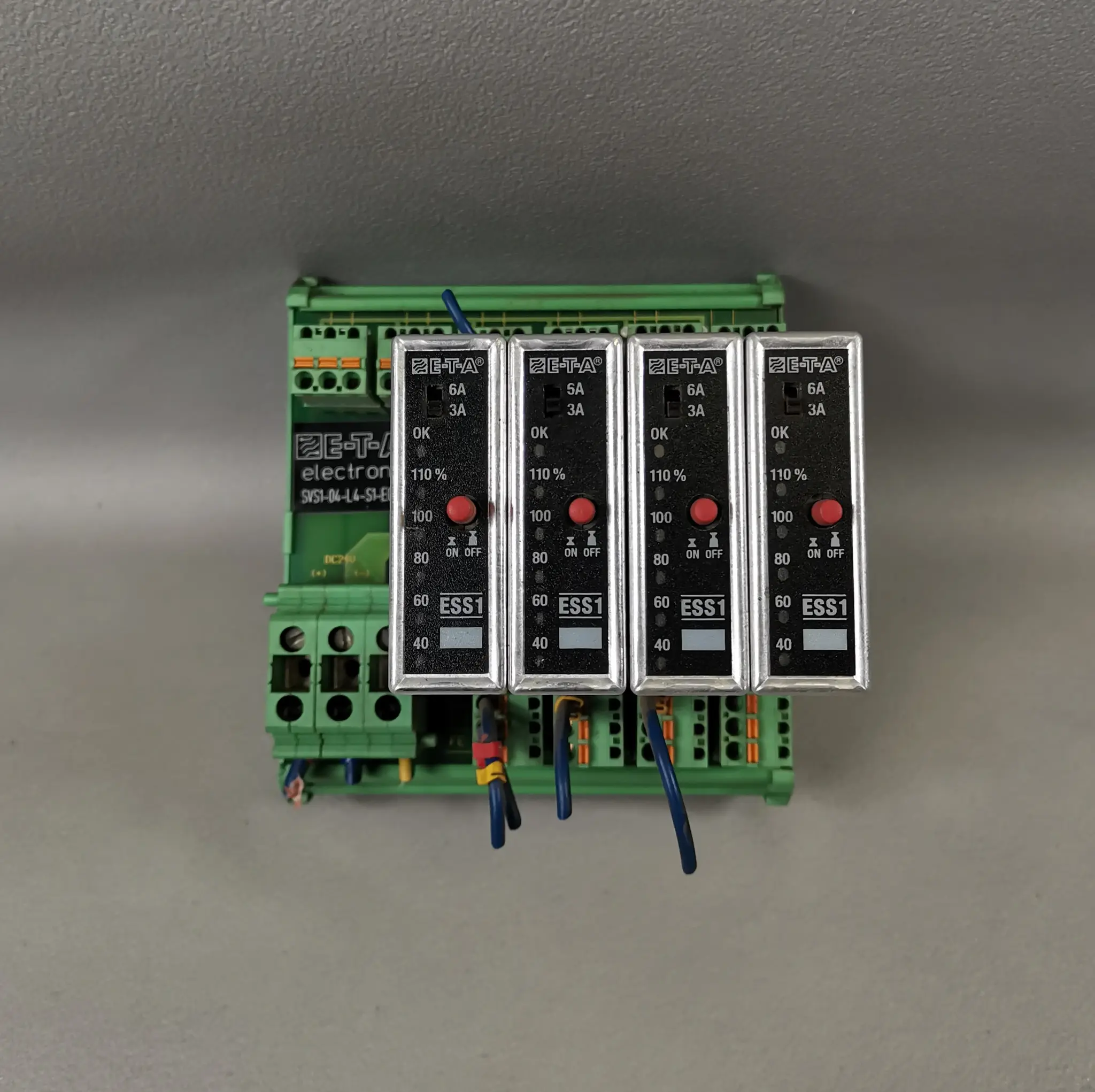 Produktfoto 1 von ETA / E-T-A SVS1-04-L4-S1-E0-C1 + 4 x ESS1-001-DC24V-3A/6A