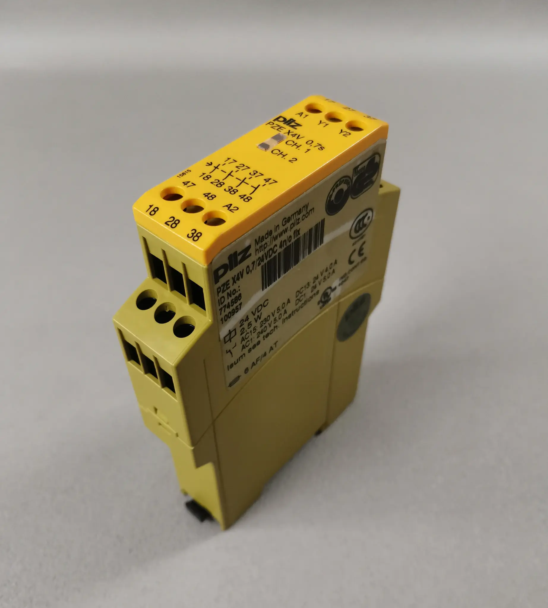 Produktfoto 1 von Pilz 774586 PZE X4V 0,7/24VDC 4n/o fix