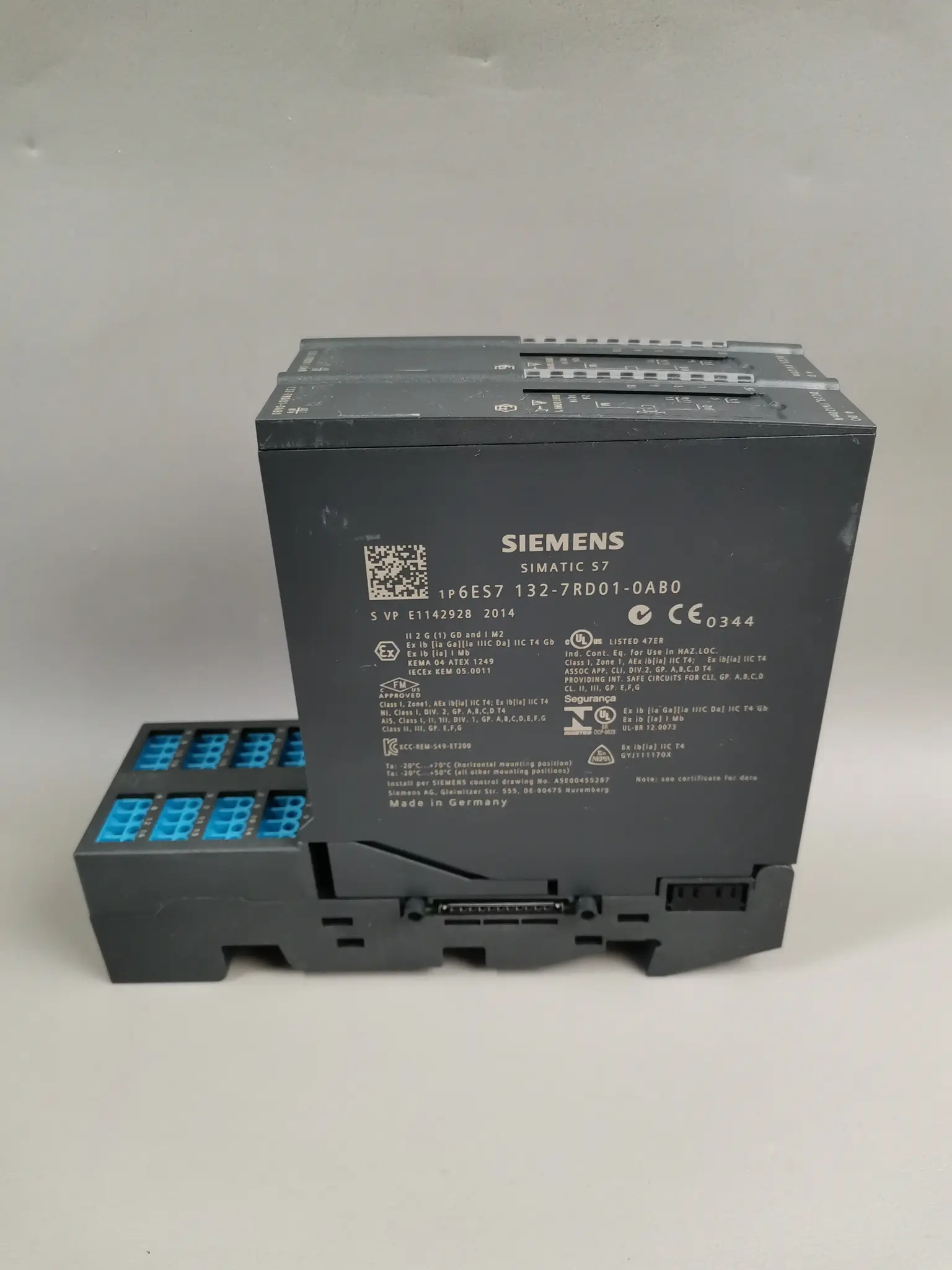 Produktfoto 1 von Siemens 2x 6ES7 132-7RD01-0AB0  / 6ES7132-7RD01-0AB0 mit Sockel