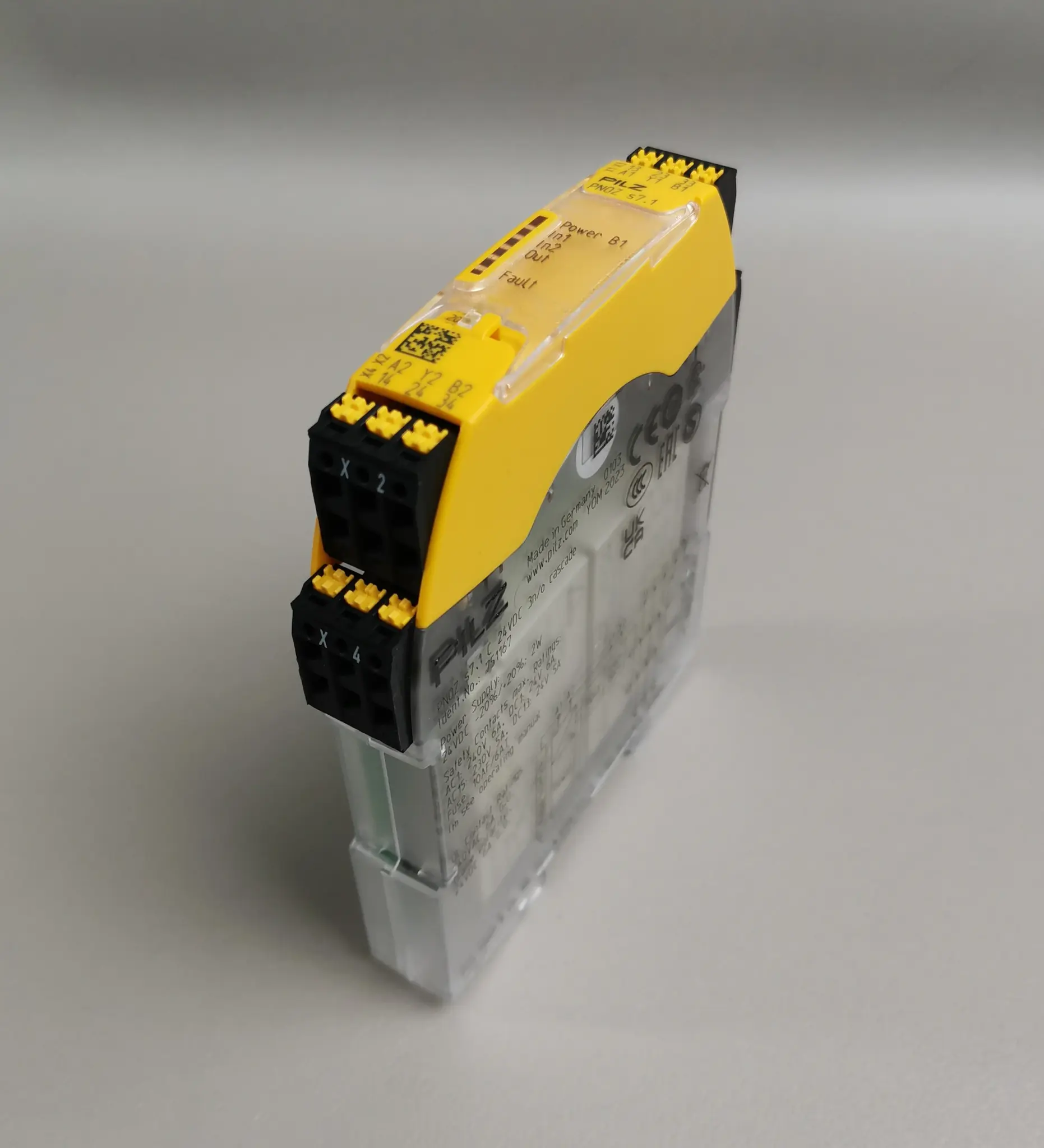 Produktfoto 1 von Pilz 751167 PNOZ s7.1 C 24VDC 3n/o cascade