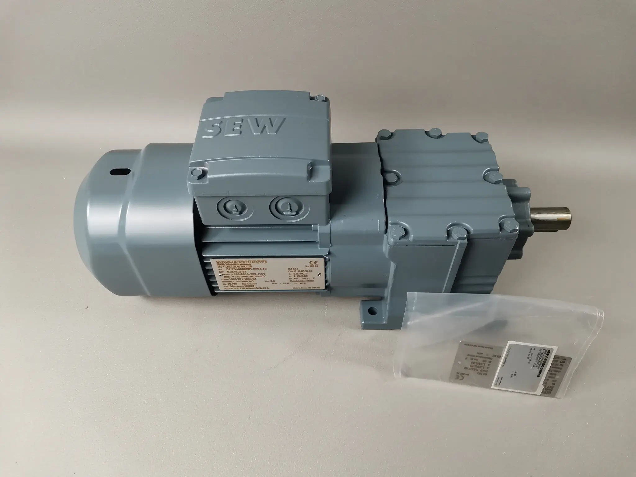 Produktfoto 1 von SEW R17 DR63L4/BR/TH 01.7540686201.0004.18