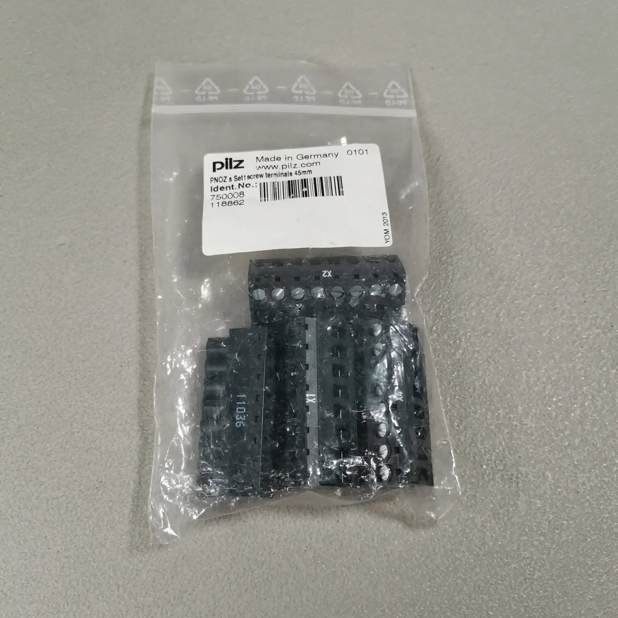 Produktfoto 1 von Pilz 750008 PNOZ s Set1 screw terminals 45mm 4er Set NEU