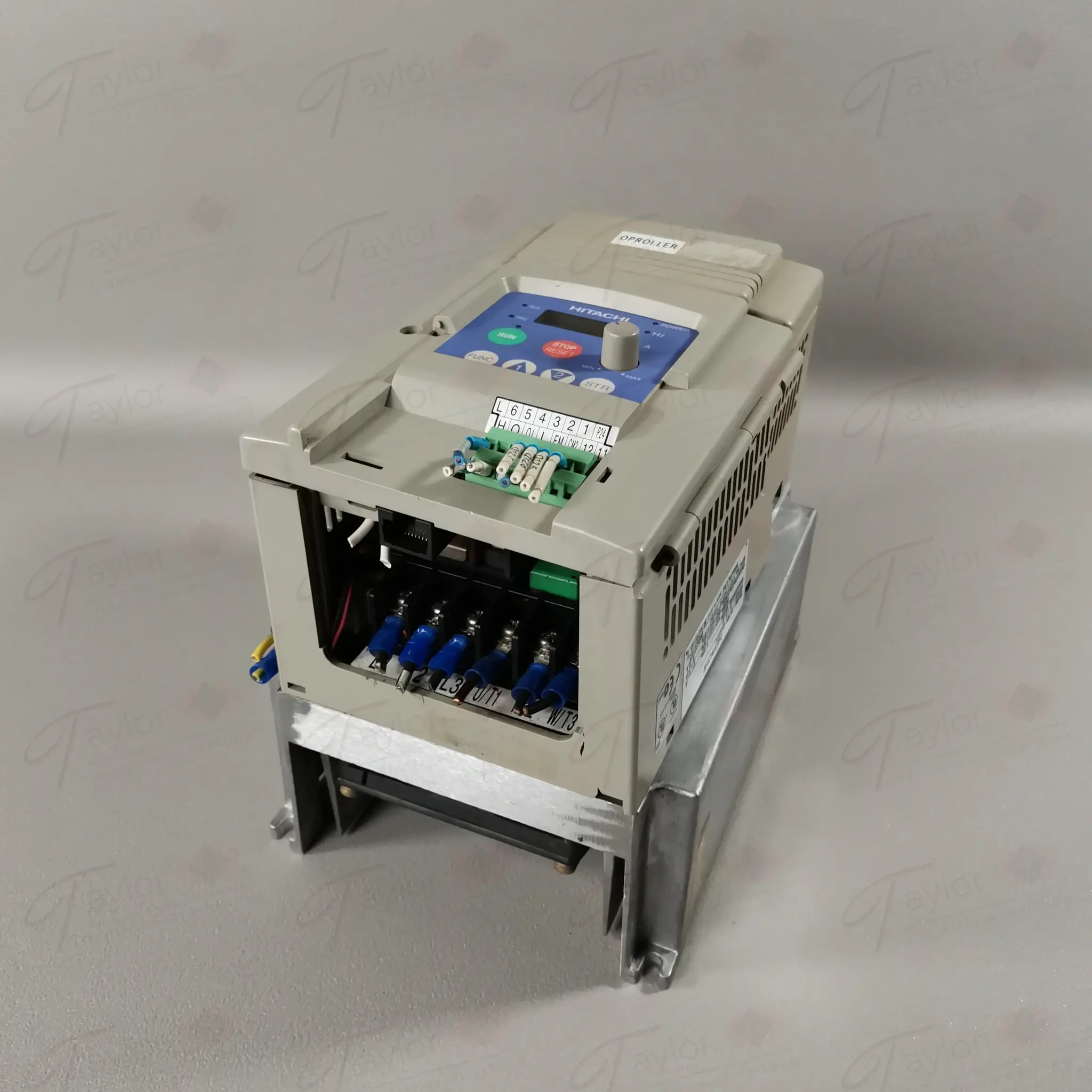 Produktfoto 1 von Hiztachi SJ100-040HFE Gehäuse gebrochen