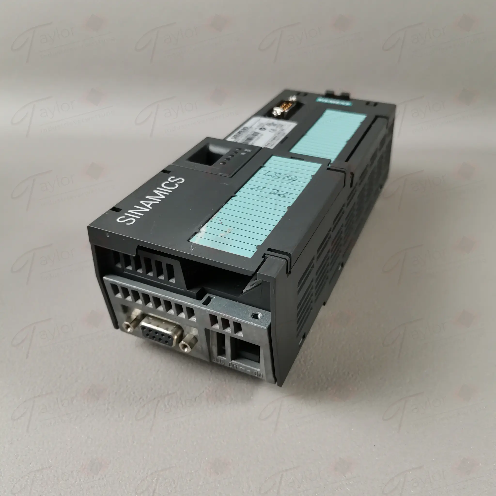 Produktfoto 1 von Siemens 6SL3243-0BB30-1PA2 / 6SL3 243-0BB30-1PA2