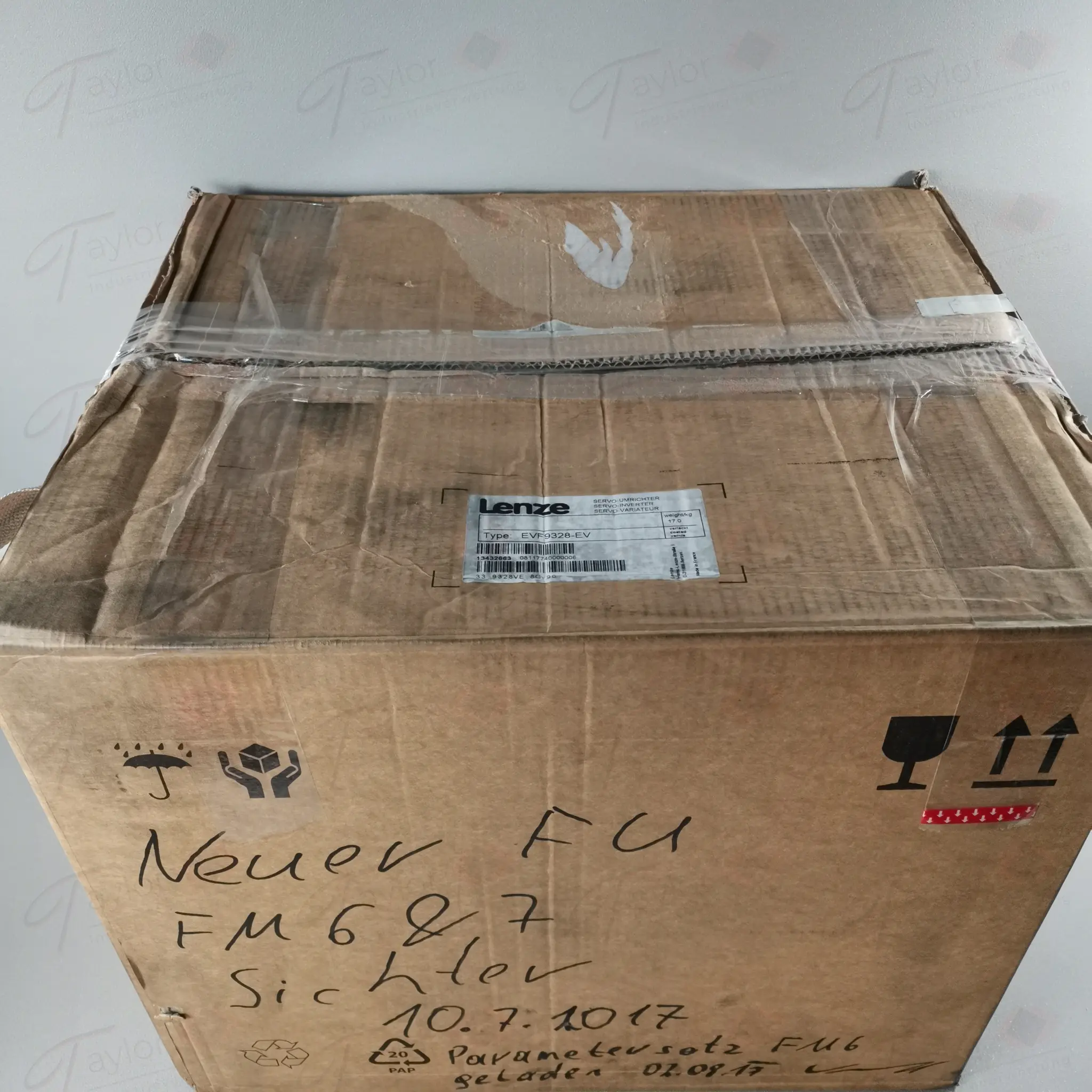 Produktfoto 1 von Lenze EVF9328-EV NEU in OVP mit Lagerspuren