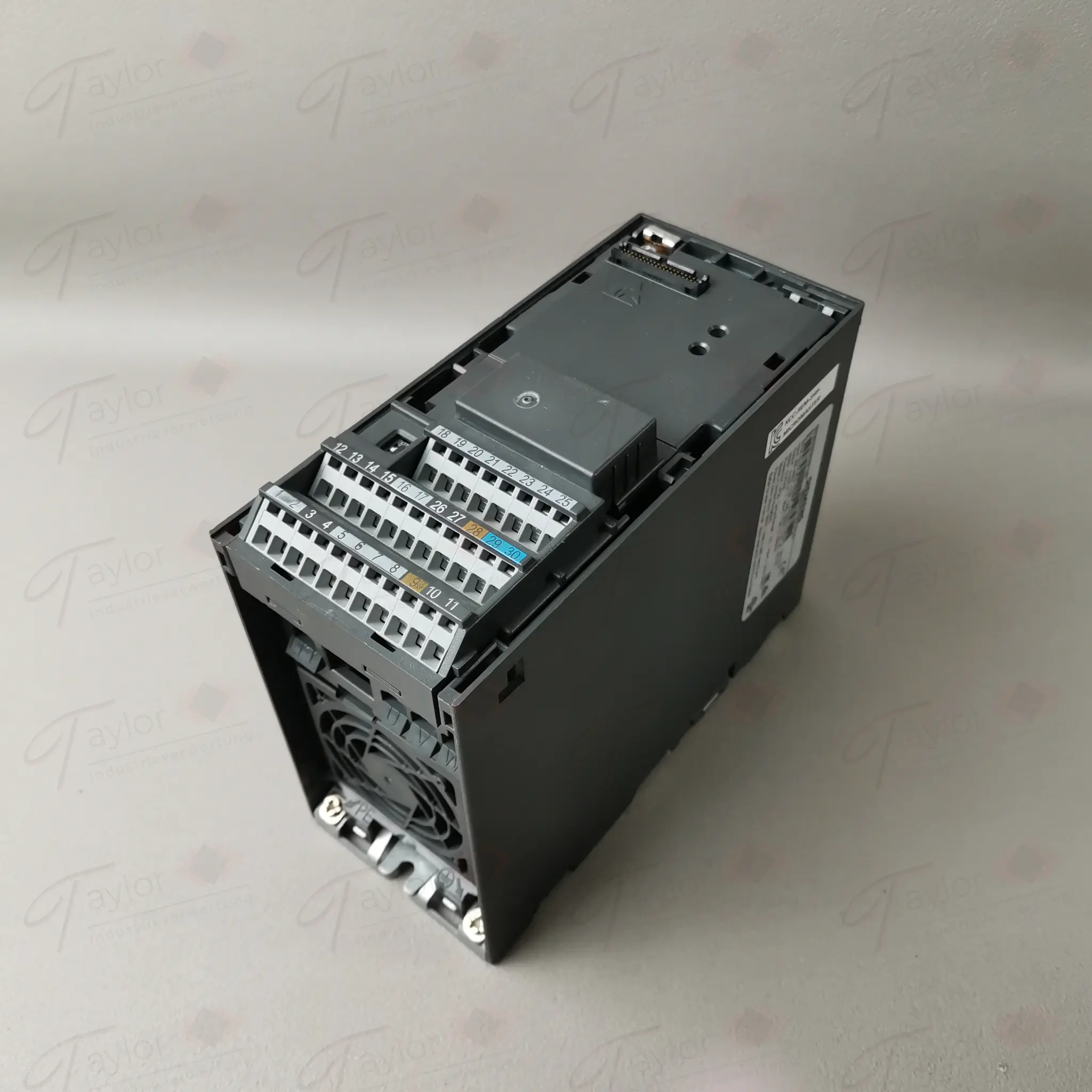 Produktfoto 1 von Siemens 6SE6440-2UD13-7AA1 / 6SE6 440-2UD13-7AA1 ohne Klappe