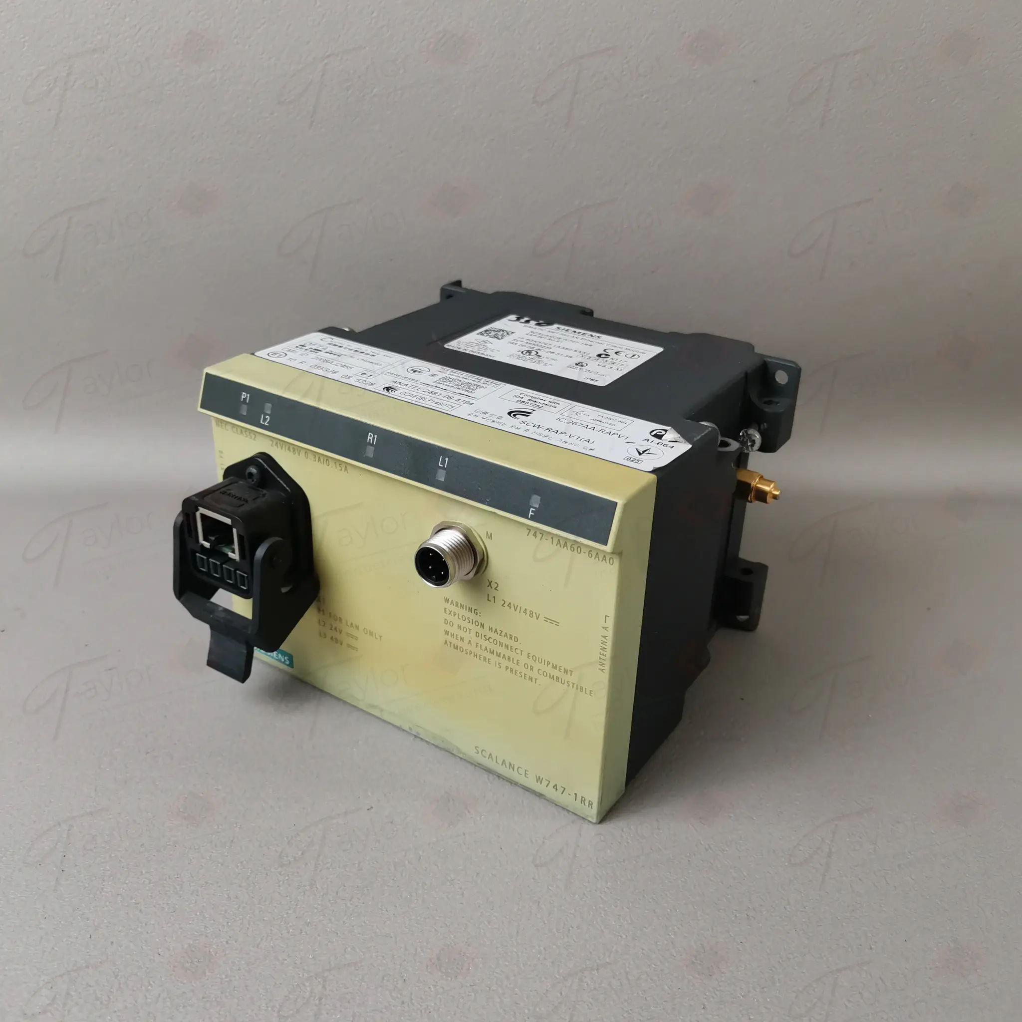 Produktfoto 1 von Siemens 6GK5747-1AA60-6AA0 / 6GK5 747-1AA60-6AA0