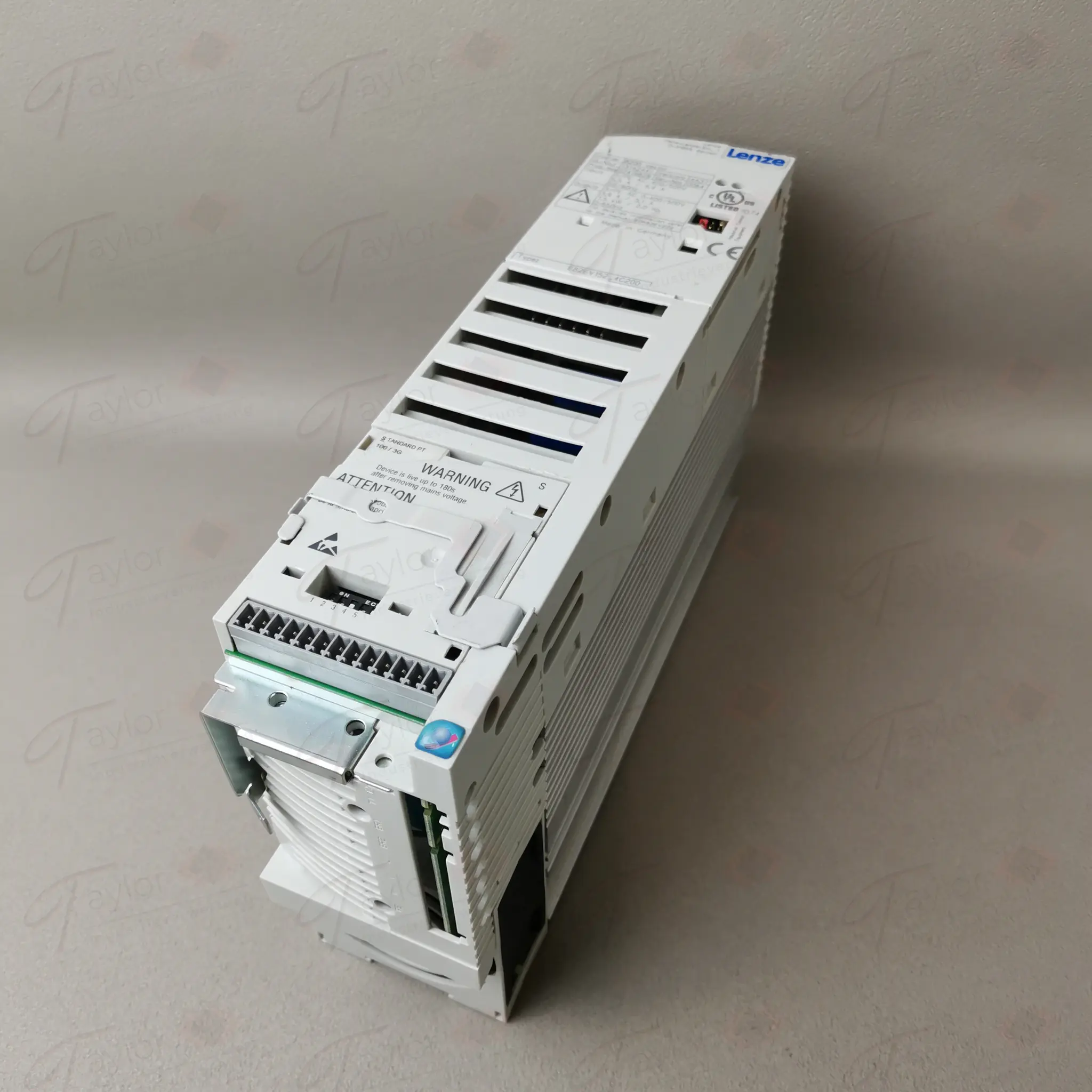 Produktfoto 1 von Lenze E82EV152_4C200 ohne Stecker