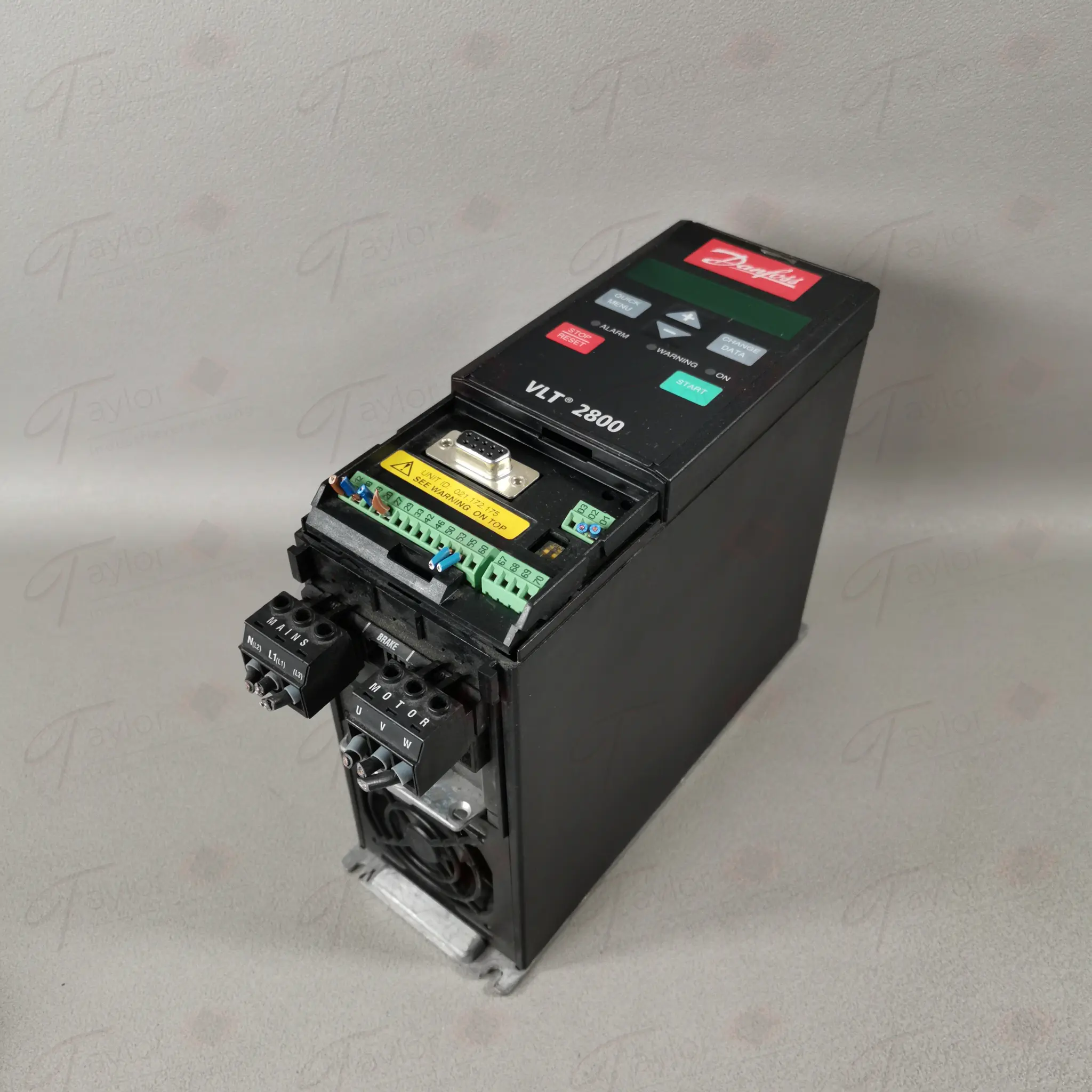 Produktfoto 1 von Danfoss VLT2815PT4B20STR1DBF10A00C0 Klappe fehlt