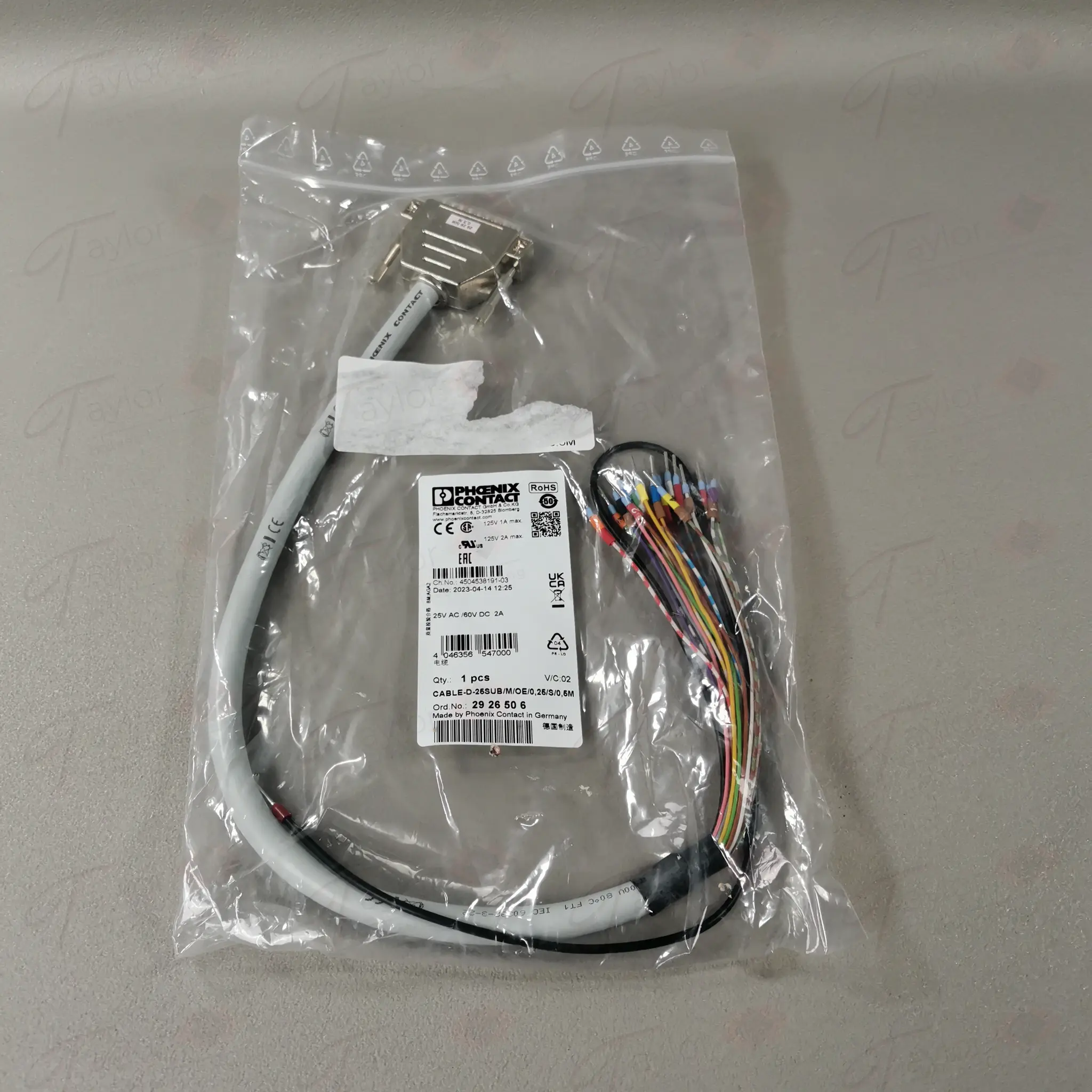 Produktfoto 1 von Phoenix Contact 2926506 CABLE-D-25SUB/M/OE/0,25/S/0,5M NEU OVP
