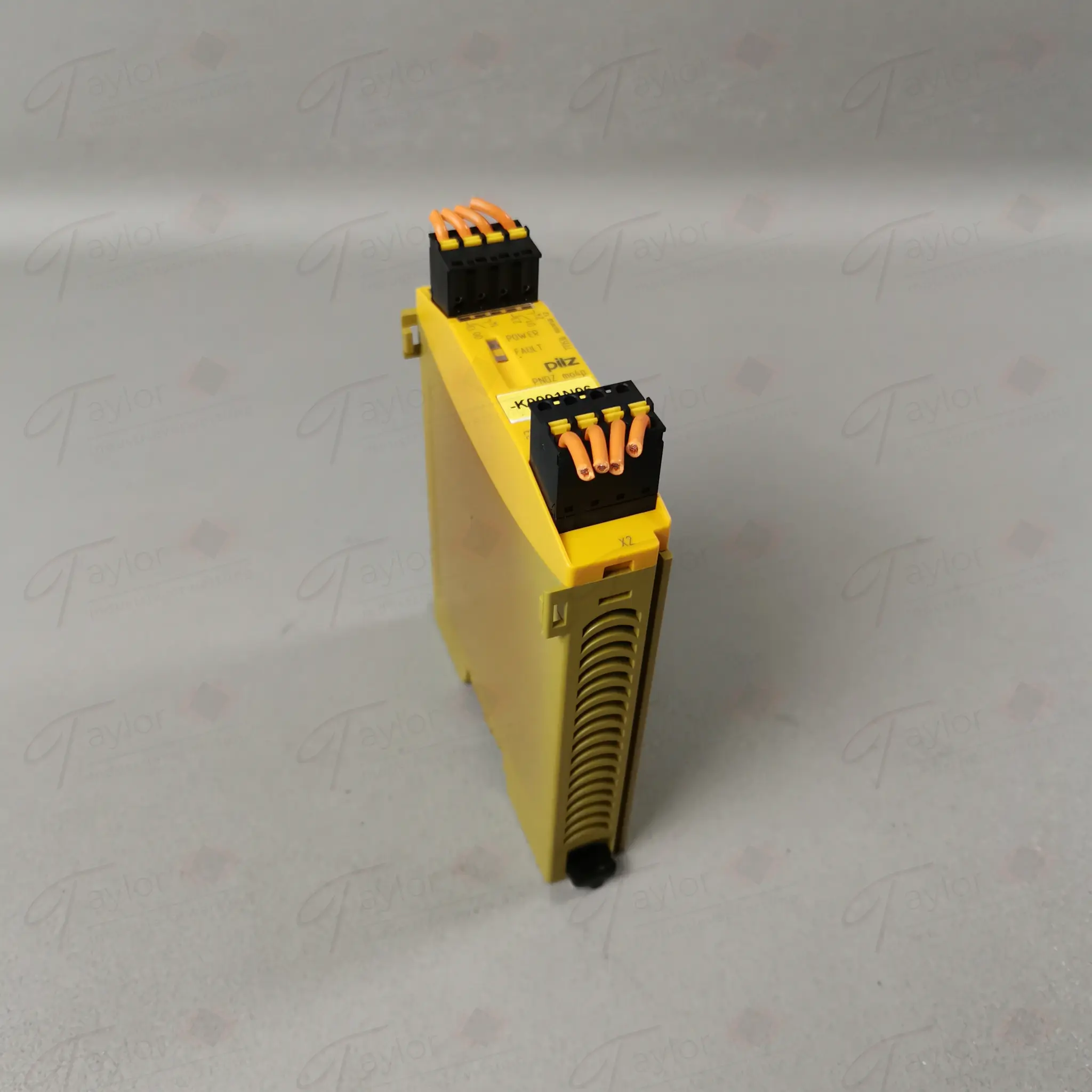 Produktfoto 1 von Pilz 773536 PNOZ mo4p mit Stecker