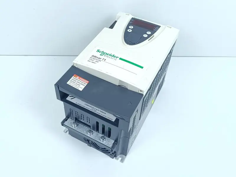 Produktfoto 1 von Schneider Electric Altivar 71 ATV71HU15N4Z 1,5kW 400V ATV71HU15N4 TESTED & TOP ZUSTAND