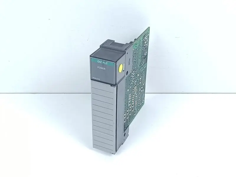 Produktfoto 1 von Allen Bradley SLC 500 1746-N04V Analog Output Modul Ser. A 1746-NO4V TOP ZUSTAND