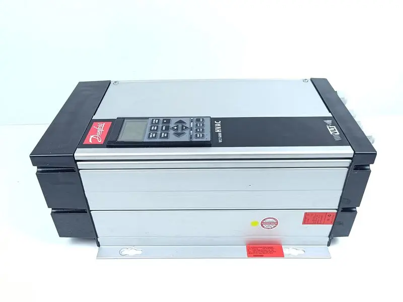 Produktfoto 1 von Danfoss VLT6004 VLT6004HT4C54STR3DLF00A00C0 175Z7049 Frequenzumrichter
