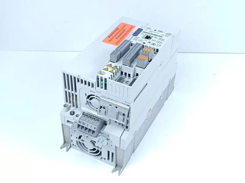 Produktfoto 1 von Lenze 8400 TopLine C E84AVTCE4024SX0 4,0kW SW: 21.01 400V TESTED & UNUSED