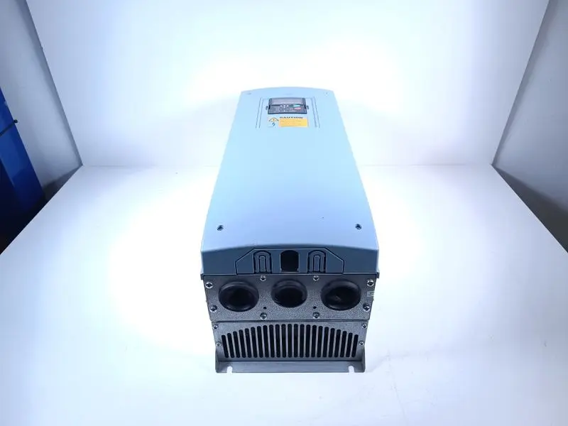 Produktfoto 1 von Vacon Frequenzumrichter NXS00725A2H0SSSA1A3000000 400V 61/72A TESTED & NEUWERTIG