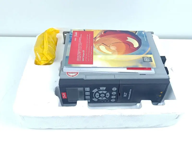 Produktfoto 1 von Danfoss 131B0037 FC-302P1K5T5E20H1XG 400V 1,5kW + Keypad TESTED & NEUWERTIG