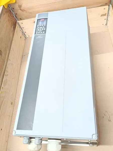 Produktfoto 1 von Danfoss FC 302 FC-302P75KT5E55H1BG 131B6040 400V 75kW TESTED & NEUWERTIG