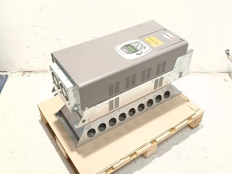 Produktfoto 1 von Santerno Sinus Penta 0150 4T BA2K2 S30 120kw 400V ZZ0102061 34203 TESTED Drive
