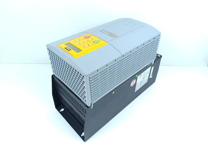 Produktfoto 1 von Parker 590+ S2 590P-53240020-P00-U4V0 590P/0040/500/0010/UK/ARM/0/0/0 NEUWERTIG