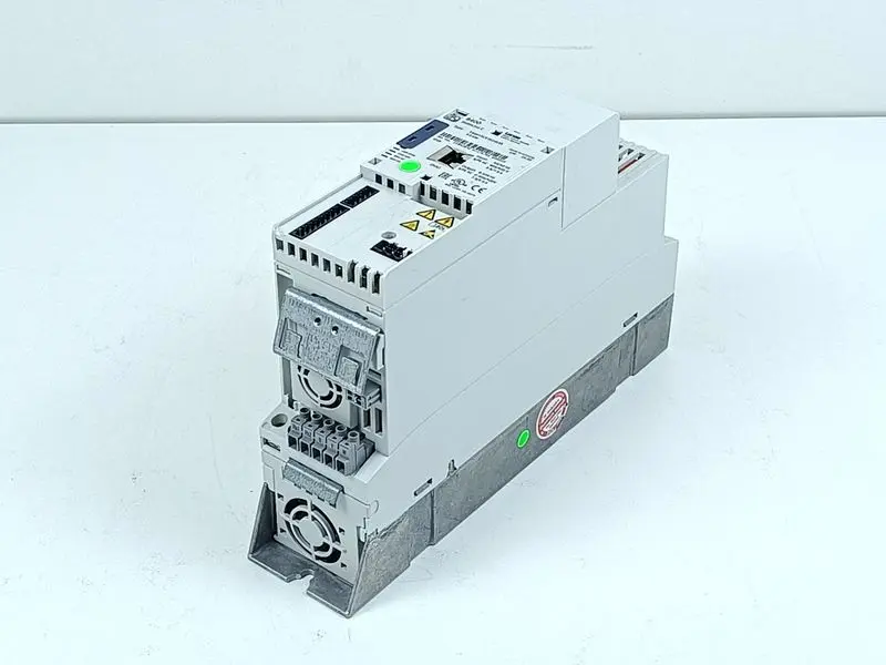 Produktfoto 1 von Lenze 8400 Stateline C E84AVSCE3024SXS SW 16.00 400V 3kW 7,3A TESTED & NEUWERTIG