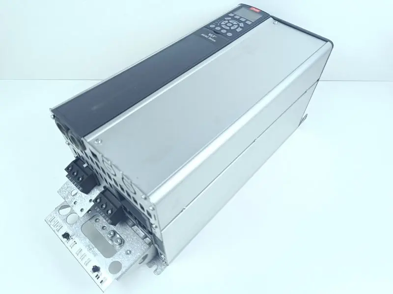 Produktfoto 1 von Danfoss FC-102P30KT4E20H1XGXXXXSXXXXAXBXCXXXXDX TESTED & TOP ZUSTAND