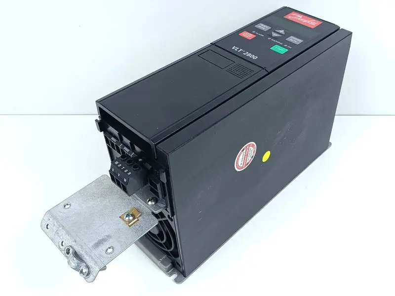 Produktfoto 1 von Danfoss VLT2800 VLT2840PT4B20STR1DBF00A00 195N1075 9,1A 6,3kVA TESTED TOPZUSTAND