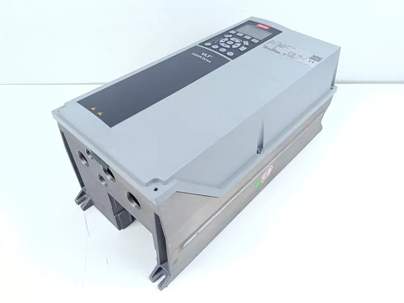 Produktfoto 1 von Danfoss VLT FC-202PK55T4Z55H3X P/N: 136Z7119 + Fneo050-140A+054P-W1B NEUWERTIG
