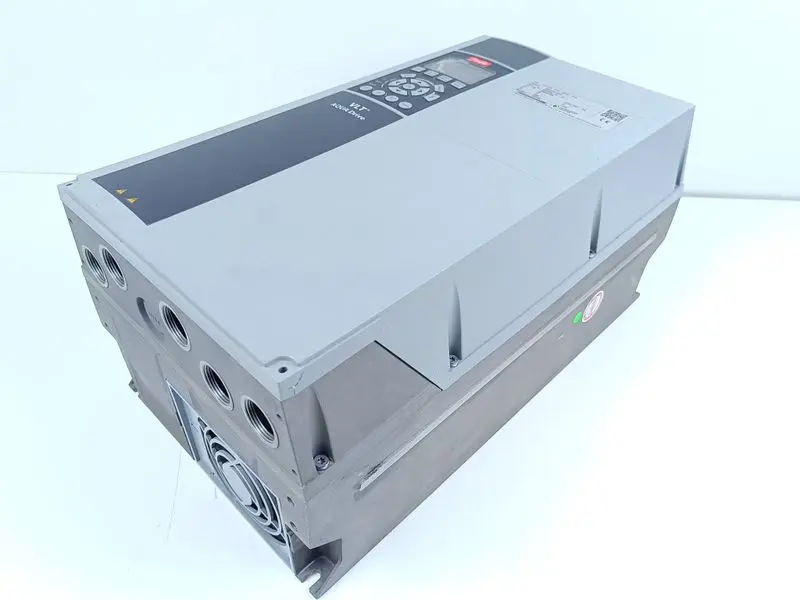 Produktfoto 1 von Danfoss VLT FC-202P7K5T4E55H3X + Xneo100-270A+0554P-W1B TESTED & NEUWERTIG