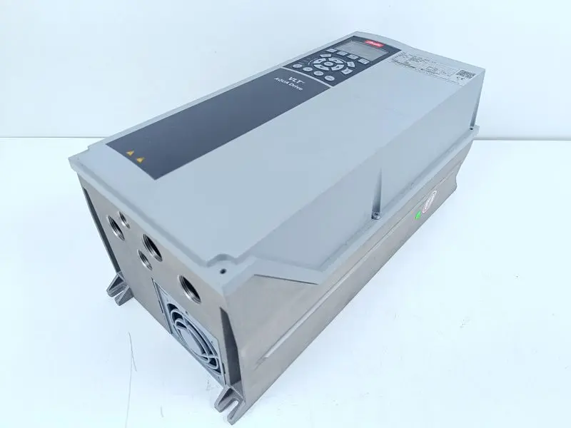Produktfoto 1 von Danfoss VLT AQUA Drive FC-202P2K2T4Z55H3 P/N: 131Z1107 TESTED & NEUWERTIG