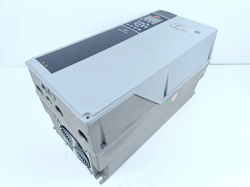 Produktfoto 1 von Danfoss VLT AQUA Drive FC-202P11KT4E55H3 P/N: 131N4438 TESTED & NEUWERTIG