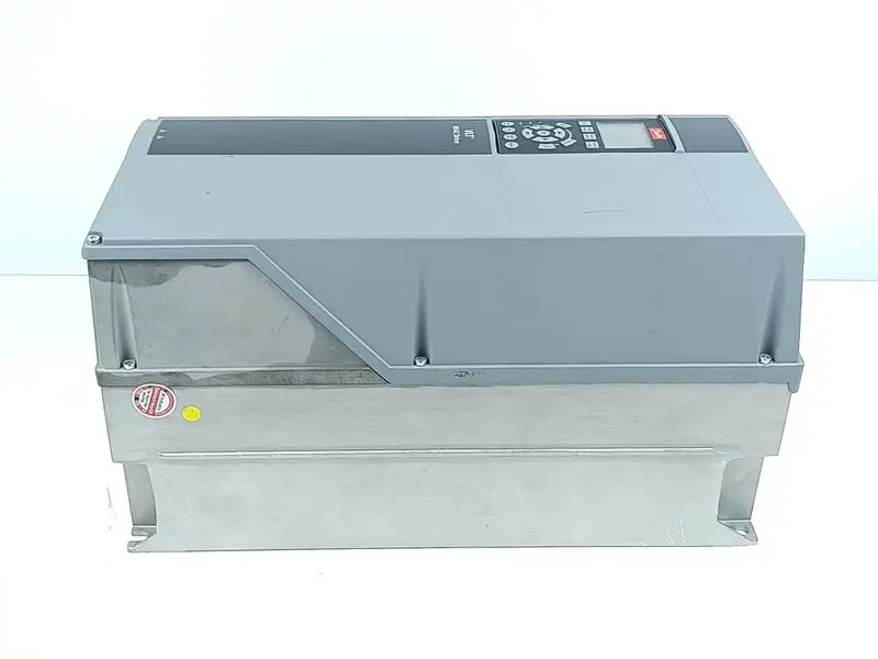 Produktfoto 1 von Danfoss FC 102 131L9240 FC-102P11KT4E55H3XGXXOXSXXXXAXBXCXXXXDX 11kw 400V TESTED