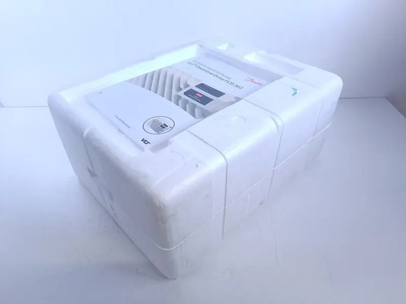 Produktfoto 1 von Danfoss VLT 134X1852 FCD302PK55T4B66H1XXXXXXXXXXXAXBXXXXXXDX UNUSED & OVP