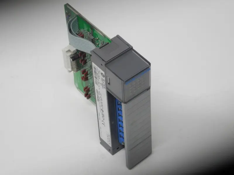 Produktfoto 1 von Allen Bradley SLC500 Input Module CAT 1746-IB16 Ser. C Top Zustand
