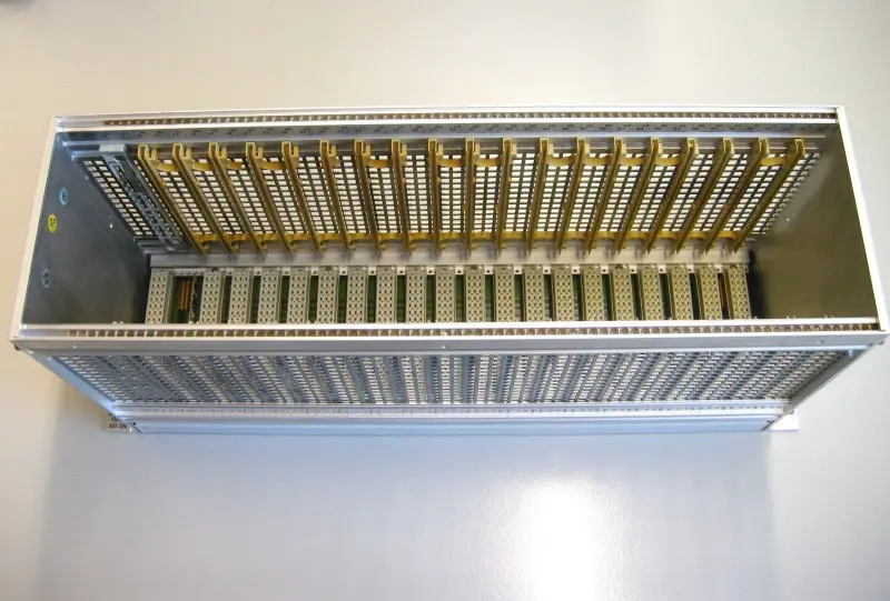 Produktfoto 1 von Moeller PS416 PS416-BGT-420 Karten Rack 19 Steckplätzte