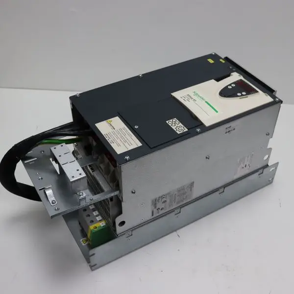 Produktfoto 1 von Schneider Electric Altivar 61 ATV61HD22N4Z Inverter 22kW 400V NEUWERTIG