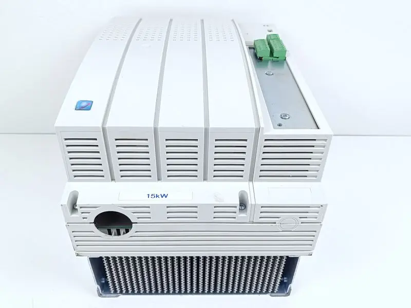 Produktfoto 1 von Lenze EVF8221-E Frequenzumrichter ID.No: 00425558 400/480V 32A 15KW Top Zustand