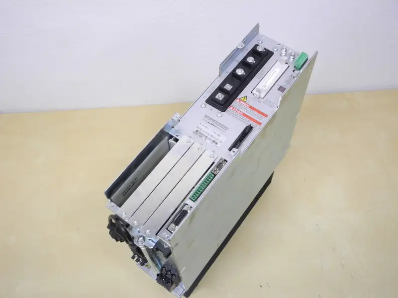 Produktfoto 1 von INDRAMAT AC Servo Controller DDS02.2-A100-BE12-01-FW DDS02.2-A100-B top zustand