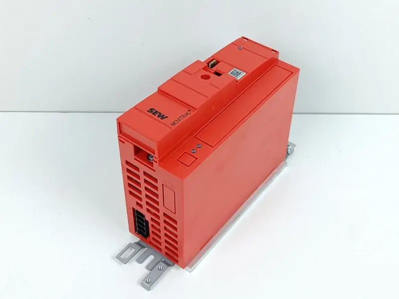 Produktfoto 1 von SEW Movitrac MC07B0011-5A3-4-00 400V 3,1A 1,1kW TESTED & UNUSED