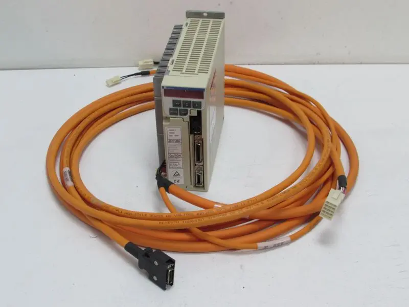 Produktfoto 1 von INDRAMAT Servo Drive DMD02.1-W082N 230V 4A 50/60Hz 750W 00281531 NEUWERTIG